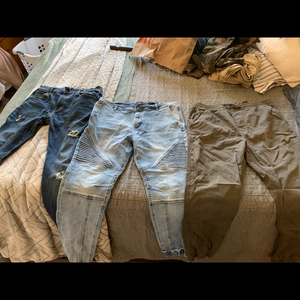 9 Pairs Of Men’s Pants Ranging From Size 32-36! THIS IS A STEAL!!